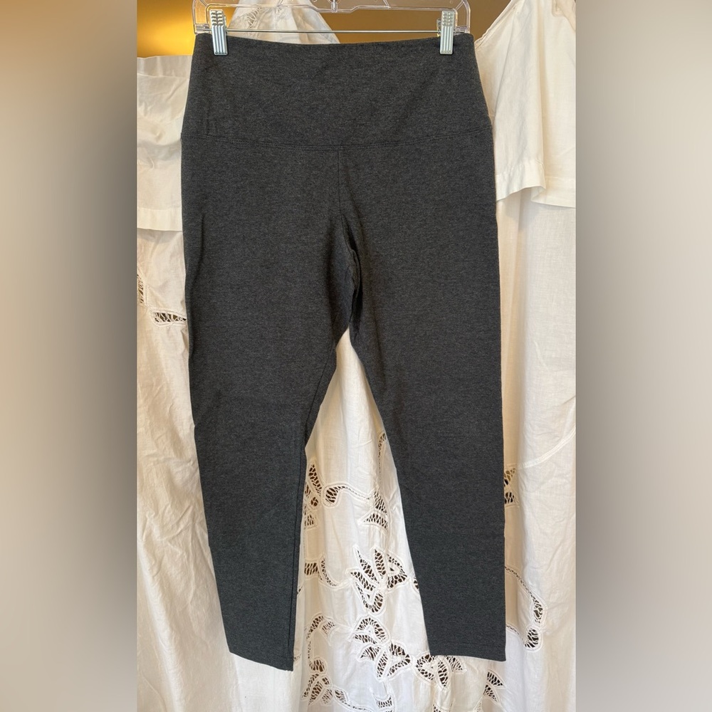 Lyssé leggings. Size L. Heathered gray.